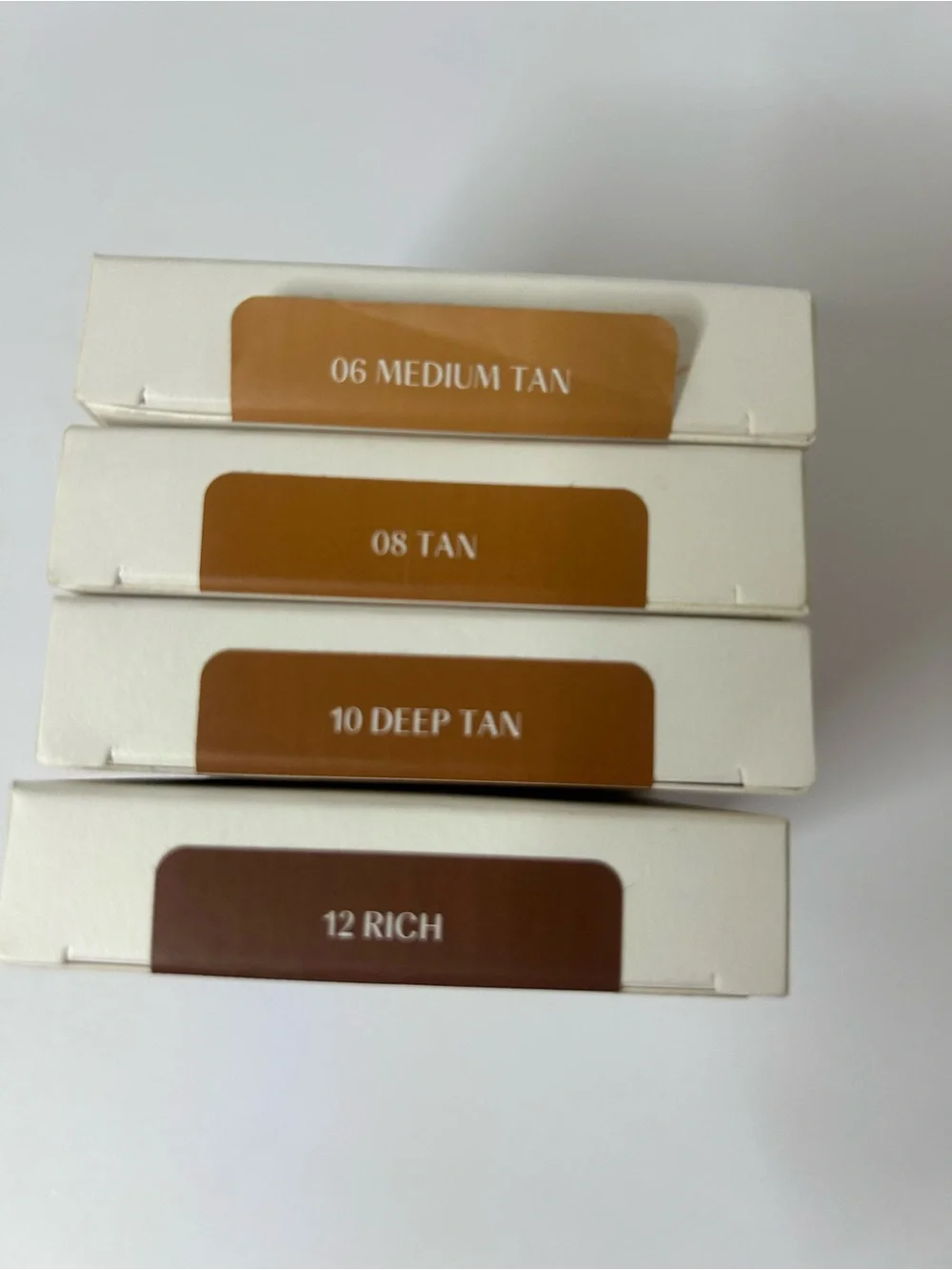 New Huda Beauty GloWish Luminous Pressed Powder 13 Extra Rich Lot Of 4.  New in